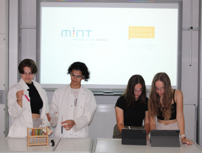 KWG erneut als „MINT-freundliche Schule“ und „Digitale Schule“ in Düsseldorf ausgezeichnet